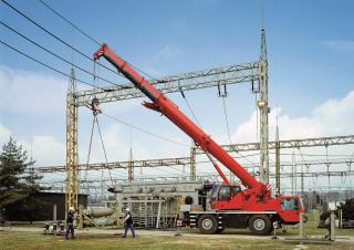 Macarale all-terrain Liebherr LTM 1040-2.1 