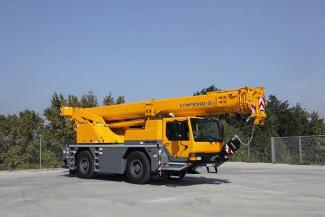 Macarale all-terrain Liebherr LTM 1040-2.1 