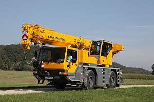 Macarale all-terrain Liebherr LTM 1040-2.1 