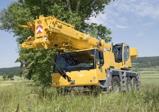 Macarale all-terrain Liebherr LTM 1050-3.1 