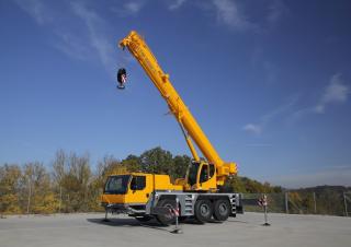 Macarale all-terrain Liebherr LTM 1050-3.1 