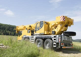 Macarale all-terrain Liebherr LTM 1050-3.1 