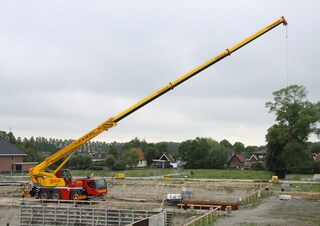 Macarale all-terrain Liebherr LTM 1050-3.1 