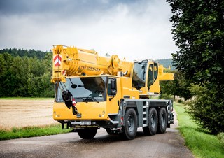 Macarale all-terrain Liebherr LTM 1055-3.2