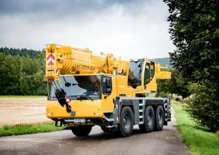 Macarale all-terrain Liebherr LTM 1055-3.2 