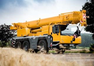 Macarale all-terrain Liebherr LTM 1055-3.2 