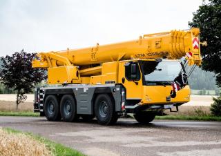 Macarale all-terrain Liebherr LTM 1055-3.2 