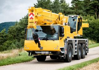 Macarale all-terrain Liebherr LTM 1055-3.2 