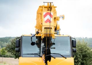 Macarale all-terrain Liebherr LTM 1055-3.2 