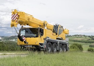 Macarale all-terrain Liebherr LTM 1070-4.2 