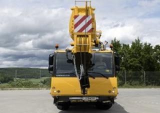 Macarale all-terrain Liebherr LTM 1070-4.2 