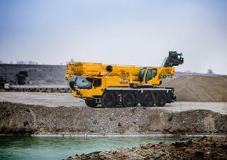 Macarale all-terrain Liebherr LTM 1090-4.2 