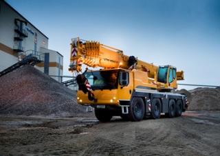 Macarale all-terrain Liebherr LTM 1090-4.2 