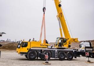 Macarale all-terrain Liebherr LTM 1090-4.2 