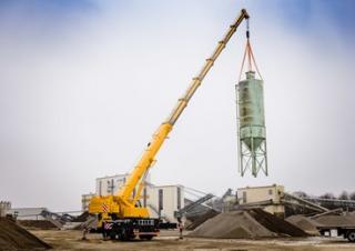 Macarale all-terrain Liebherr LTM 1090-4.2 