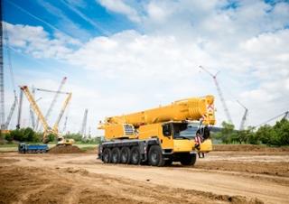 Macarale all-terrain Liebherr LTM 1100-5.2 
