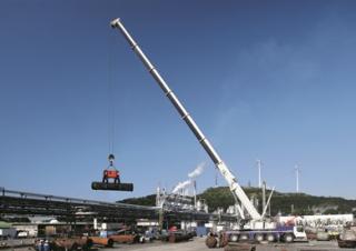 Macarale all-terrain Liebherr LTM 1200-5.1 