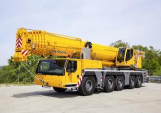 Macarale all-terrain Liebherr LTM 1250-5.1 