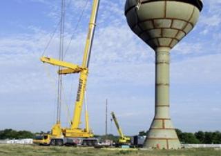 Macarale all-terrain Liebherr LTM 1400-7.1 