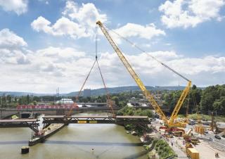 Macarale mobile - braț cu zăbrele Liebherr LG 1750