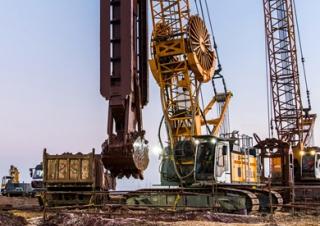 Macarale pe șenile - braț cu zăbrele Liebherr HS 8100