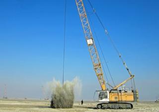 Macarale pe șenile - braț cu zăbrele Liebherr HS 8100