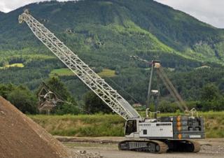 Macarale pe șenile - braț cu zăbrele Liebherr HS 8100