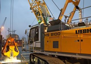 Macarale pe șenile - braț cu zăbrele Liebherr HS 8100