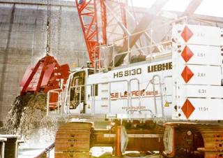 Macarale pe șenile - braț cu zăbrele Liebherr HS 8130