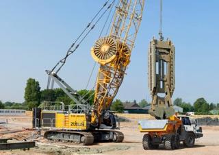 Macarale pe șenile - braț cu zăbrele Liebherr HS 8130