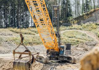 Macarale pe șenile - braț cu zăbrele Liebherr HS 8200
