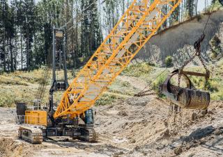 Macarale pe șenile - braț cu zăbrele Liebherr HS 8200