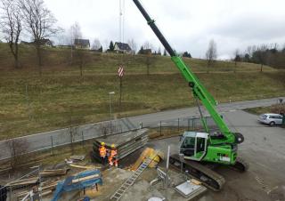 Macarale pe șenile - braț telescopic Sennebogen 613E