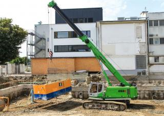 Macarale pe șenile - braț telescopic Sennebogen 653E