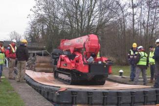 Macarale pe șenile - braț telescopic UNIC URW-706