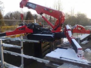 Macarale pe șenile - braț telescopic UNIC URW-706