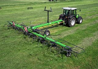 Mașini de întors fânul rotative DEUTZ-FAHR CoM 6822