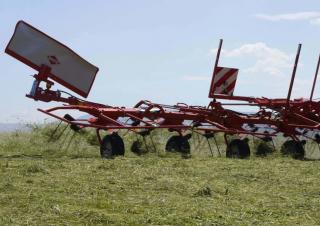 Mașini de întors fânul rotative Kuhn GF 8700