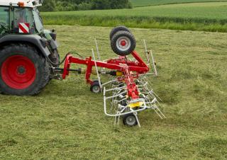 Mașini de întors fânul rotative Pöttinger Hit 8.91 T
