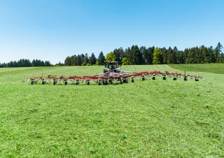 Mașini de întors fânul rotative Pöttinger Hit HT 17160