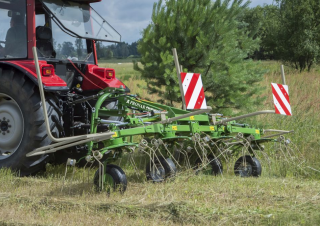 Mașini de întors fânul rotative Pronar PWP 460C
