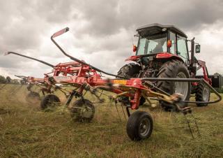 Mașini de întors fânul rotative Massey Ferguson TD404 DN