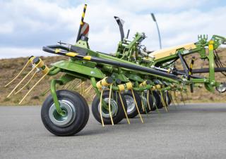 Mașini de întors fânul rotative Krone Vendro 620