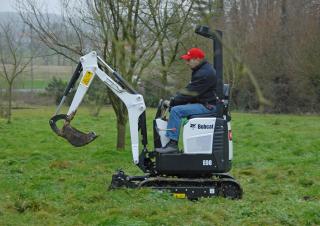Mini excavatoare Bobcat E08