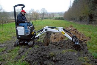 Mini excavatoare Bobcat E08