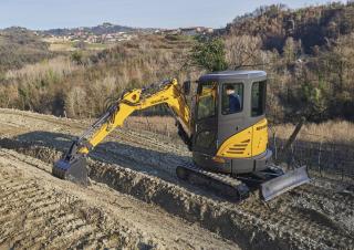 Mini excavatoare New Holland E26C