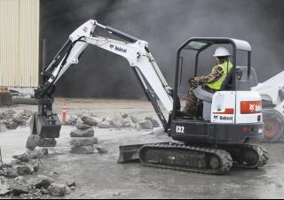 Mini excavatoare Bobcat E32
