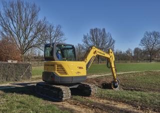 Excavatoare pe șenile New Holland E60C