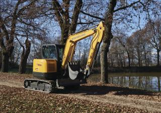 Excavatoare pe șenile New Holland E60C