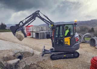 Mini excavatoare Volvo EC37